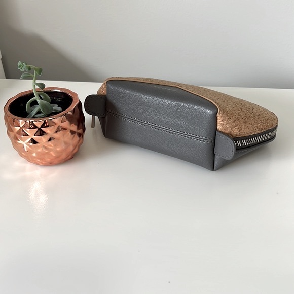 Pixie Mode Cork clutch. Vegan Leather. Grey. - Picture 7 of 7